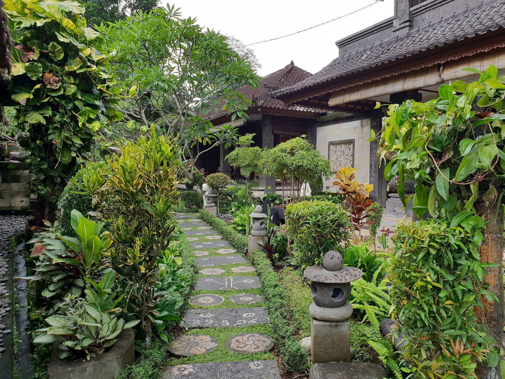Отель Liyer House Lodtunduh Экстерьер фото